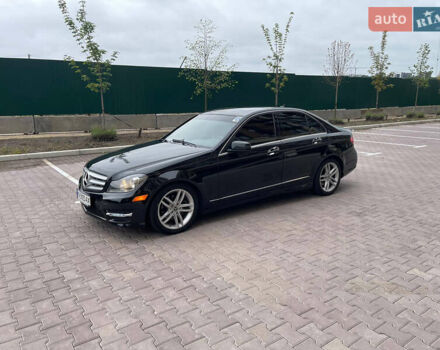 Черный Мерседес Ц-Класс, объемом двигателя 3 л и пробегом 105 тыс. км за 12000 $, фото 6 на Automoto.ua