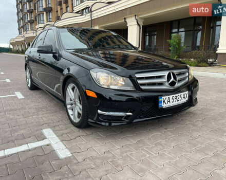 Черный Мерседес Ц-Класс, объемом двигателя 3 л и пробегом 105 тыс. км за 12000 $, фото 16 на Automoto.ua