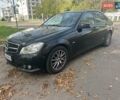 Черный Мерседес Ц-Класс, объемом двигателя 2.14 л и пробегом 205 тыс. км за 10500 $, фото 1 на Automoto.ua