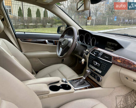 Чорний Мерседес Ц-Клас, об'ємом двигуна 1.8 л та пробігом 135 тис. км за 9900 $, фото 10 на Automoto.ua