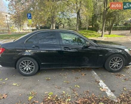 Черный Мерседес Ц-Класс, объемом двигателя 2.14 л и пробегом 205 тыс. км за 10500 $, фото 2 на Automoto.ua