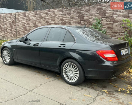 Черный Мерседес Ц-Класс, объемом двигателя 2.2 л и пробегом 196 тыс. км за 12800 $, фото 3 на Automoto.ua