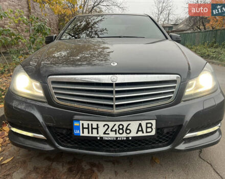 Черный Мерседес Ц-Класс, объемом двигателя 2.2 л и пробегом 196 тыс. км за 12800 $, фото 7 на Automoto.ua