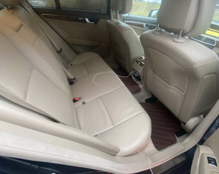 Чорний Мерседес Ц-Клас, об'ємом двигуна 3 л та пробігом 232 тис. км за 12800 $, фото 36 на Automoto.ua