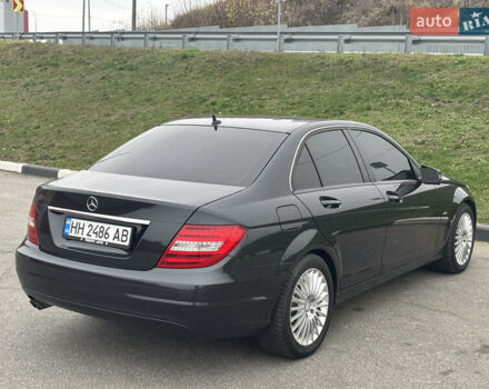 Черный Мерседес Ц-Класс, объемом двигателя 2.14 л и пробегом 195 тыс. км за 15000 $, фото 3 на Automoto.ua