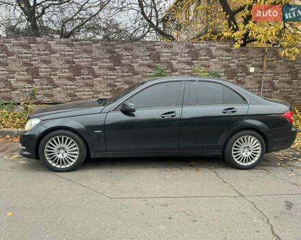Черный Мерседес Ц-Класс, объемом двигателя 2.2 л и пробегом 196 тыс. км за 12800 $, фото 2 на Automoto.ua