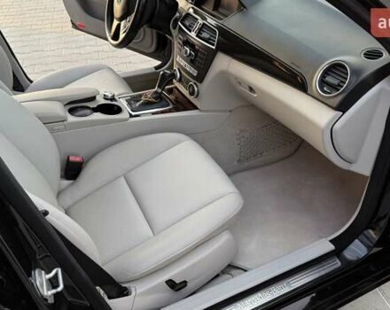 Мерседес Ц-Класс 2012 в Тернополе на Automoto.ua Черный Мерседес Ц-Класс, объемом двигателя 1.8 л и пробегом 174 тыс. км за 11999 $, фото 32 на Automoto.ua