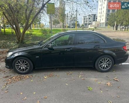 Черный Мерседес Ц-Класс, объемом двигателя 2.14 л и пробегом 205 тыс. км за 10500 $, фото 3 на Automoto.ua