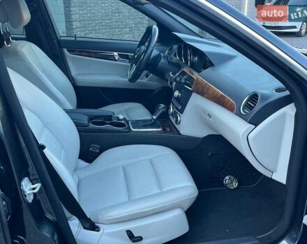 Черный Мерседес Ц-Класс, объемом двигателя 1.8 л и пробегом 243 тыс. км за 10900 $, фото 22 на Automoto.ua