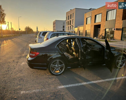 Черный Мерседес Ц-Класс, объемом двигателя 1.8 л и пробегом 223 тыс. км за 11950 $, фото 1 на Automoto.ua