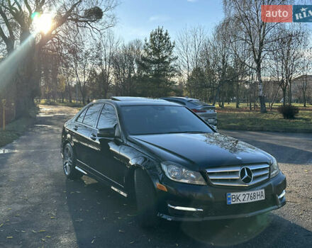 Черный Мерседес Ц-Класс, объемом двигателя 1.8 л и пробегом 229 тыс. км за 9800 $, фото 2 на Automoto.ua