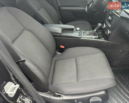 Черный Мерседес Ц-Класс, объемом двигателя 2.14 л и пробегом 195 тыс. км за 15000 $, фото 14 на Automoto.ua