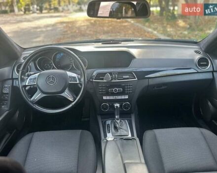 Черный Мерседес Ц-Класс, объемом двигателя 2.14 л и пробегом 205 тыс. км за 10500 $, фото 7 на Automoto.ua