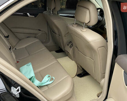 Чорний Мерседес Ц-Клас, об'ємом двигуна 1.8 л та пробігом 270 тис. км за 11700 $, фото 8 на Automoto.ua