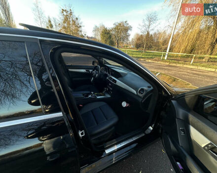 Черный Мерседес Ц-Класс, объемом двигателя 1.8 л и пробегом 229 тыс. км за 9800 $, фото 20 на Automoto.ua