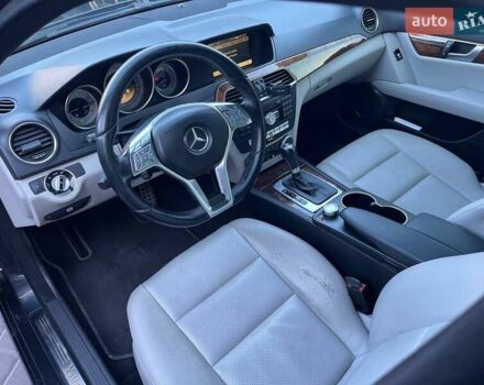 Черный Мерседес Ц-Класс, объемом двигателя 1.8 л и пробегом 243 тыс. км за 10900 $, фото 16 на Automoto.ua