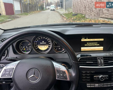 Черный Мерседес Ц-Класс, объемом двигателя 2.2 л и пробегом 196 тыс. км за 12800 $, фото 9 на Automoto.ua