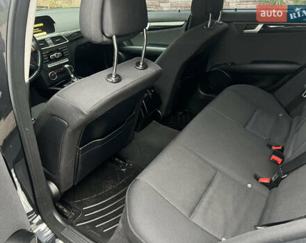 Черный Мерседес Ц-Класс, объемом двигателя 2.2 л и пробегом 196 тыс. км за 12800 $, фото 11 на Automoto.ua