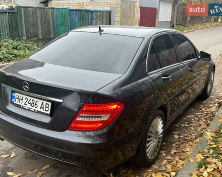 Черный Мерседес Ц-Класс, объемом двигателя 2.2 л и пробегом 196 тыс. км за 12800 $, фото 5 на Automoto.ua