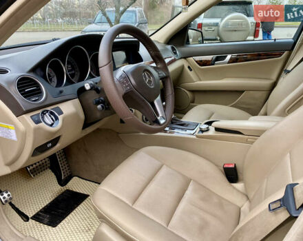 Чорний Мерседес Ц-Клас, об'ємом двигуна 1.8 л та пробігом 135 тис. км за 9900 $, фото 12 на Automoto.ua