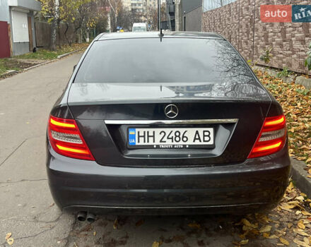 Черный Мерседес Ц-Класс, объемом двигателя 2.2 л и пробегом 196 тыс. км за 12800 $, фото 4 на Automoto.ua