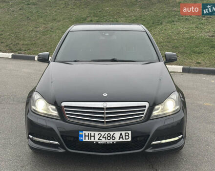Черный Мерседес Ц-Класс, объемом двигателя 2.14 л и пробегом 195 тыс. км за 15000 $, фото 1 на Automoto.ua