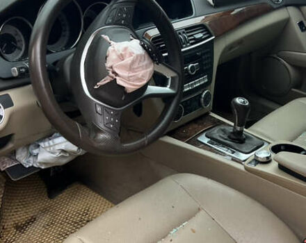 Черный Мерседес Ц-Класс, объемом двигателя 1.8 л и пробегом 189 тыс. км за 5100 $, фото 6 на Automoto.ua