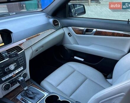 Черный Мерседес Ц-Класс, объемом двигателя 1.8 л и пробегом 243 тыс. км за 10900 $, фото 21 на Automoto.ua