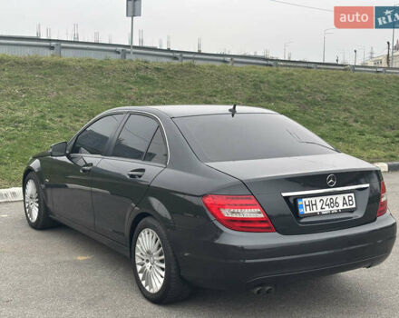 Черный Мерседес Ц-Класс, объемом двигателя 2.14 л и пробегом 195 тыс. км за 15000 $, фото 5 на Automoto.ua