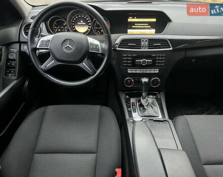 Черный Мерседес Ц-Класс, объемом двигателя 2.2 л и пробегом 196 тыс. км за 12800 $, фото 8 на Automoto.ua