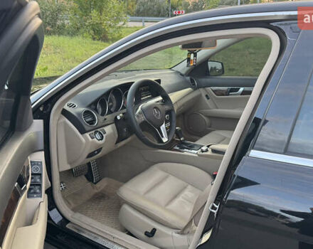 Мерседес Ц-Класс 2012 в Киеве на Automoto.ua Черный Мерседес Ц-Класс, объемом двигателя 1.8 л и пробегом 249 тыс. км за 10900 $, фото 9 на Automoto.ua