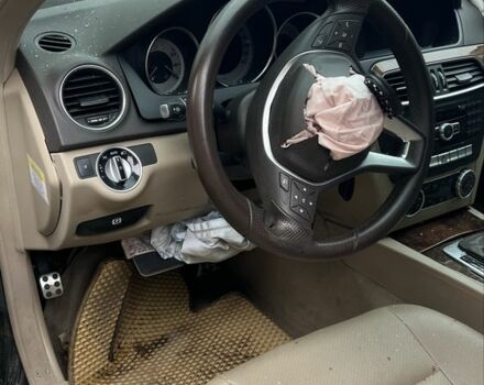 Черный Мерседес Ц-Класс, объемом двигателя 1.8 л и пробегом 189 тыс. км за 5500 $, фото 6 на Automoto.ua