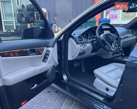 Черный Мерседес Ц-Класс, объемом двигателя 1.8 л и пробегом 243 тыс. км за 10900 $, фото 12 на Automoto.ua