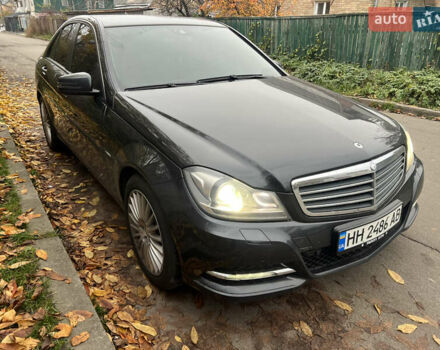 Черный Мерседес Ц-Класс, объемом двигателя 2.2 л и пробегом 196 тыс. км за 12800 $, фото 6 на Automoto.ua