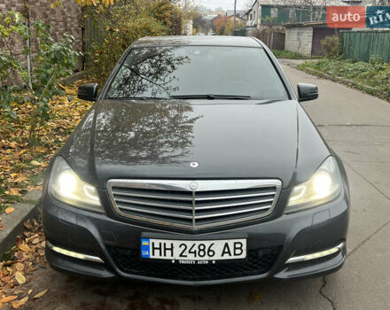 Черный Мерседес Ц-Класс, объемом двигателя 2.2 л и пробегом 196 тыс. км за 12800 $, фото 1 на Automoto.ua