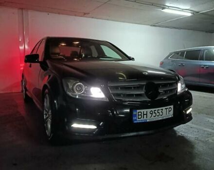 Черный Мерседес Ц-Класс, объемом двигателя 2.14 л и пробегом 213 тыс. км за 13000 $, фото 1 на Automoto.ua