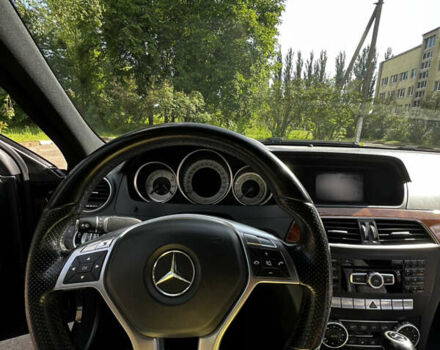 Черный Мерседес Ц-Класс, объемом двигателя 1.8 л и пробегом 178 тыс. км за 10999 $, фото 12 на Automoto.ua