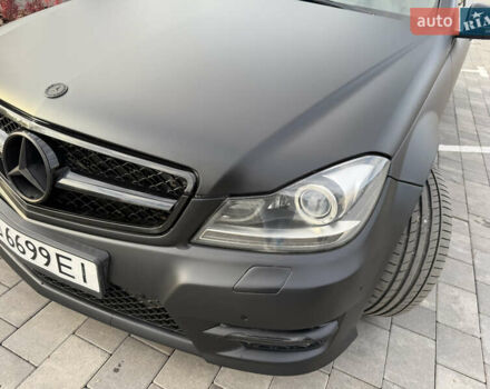 Чорний Мерседес Ц-Клас, об'ємом двигуна 2.15 л та пробігом 225 тис. км за 15200 $, фото 5 на Automoto.ua