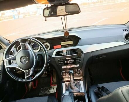 Черный Мерседес Ц-Класс, объемом двигателя 2.14 л и пробегом 213 тыс. км за 13000 $, фото 10 на Automoto.ua