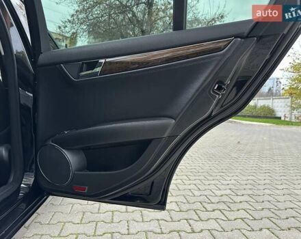 Черный Мерседес Ц-Класс, объемом двигателя 1.6 л и пробегом 208 тыс. км за 12800 $, фото 62 на Automoto.ua