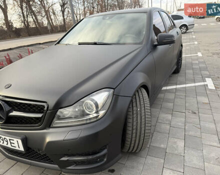 Чорний Мерседес Ц-Клас, об'ємом двигуна 2.15 л та пробігом 225 тис. км за 15200 $, фото 4 на Automoto.ua