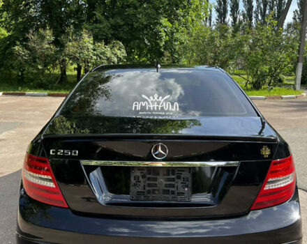 Черный Мерседес Ц-Класс, объемом двигателя 1.8 л и пробегом 178 тыс. км за 10999 $, фото 5 на Automoto.ua