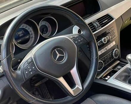 Черный Мерседес Ц-Класс, объемом двигателя 2.2 л и пробегом 182 тыс. км за 17706 $, фото 10 на Automoto.ua