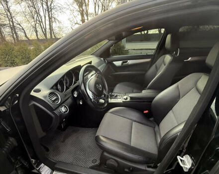 Чорний Мерседес Ц-Клас, об'ємом двигуна 2.15 л та пробігом 225 тис. км за 15200 $, фото 12 на Automoto.ua