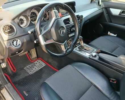 Черный Мерседес Ц-Класс, объемом двигателя 2.14 л и пробегом 213 тыс. км за 13000 $, фото 7 на Automoto.ua