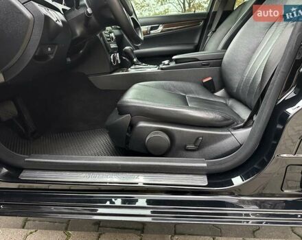 Черный Мерседес Ц-Класс, объемом двигателя 1.6 л и пробегом 208 тыс. км за 12800 $, фото 63 на Automoto.ua