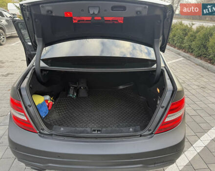 Чорний Мерседес Ц-Клас, об'ємом двигуна 2.15 л та пробігом 225 тис. км за 15200 $, фото 10 на Automoto.ua