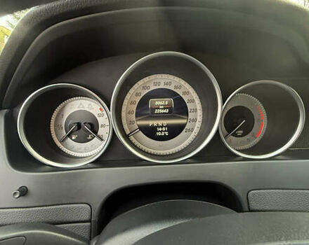 Чорний Мерседес Ц-Клас, об'ємом двигуна 2.15 л та пробігом 225 тис. км за 15200 $, фото 18 на Automoto.ua