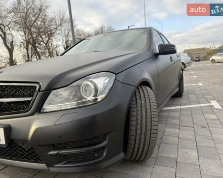 Чорний Мерседес Ц-Клас, об'ємом двигуна 2.15 л та пробігом 225 тис. км за 15200 $, фото 3 на Automoto.ua