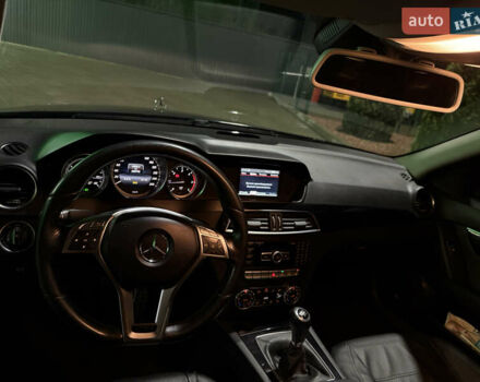 Чорний Мерседес Ц-Клас, об'ємом двигуна 2.2 л та пробігом 220 тис. км за 12400 $, фото 28 на Automoto.ua